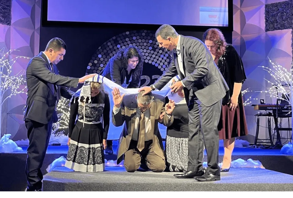 Iglesia Restaurando Naciones / Restoring Nations Church