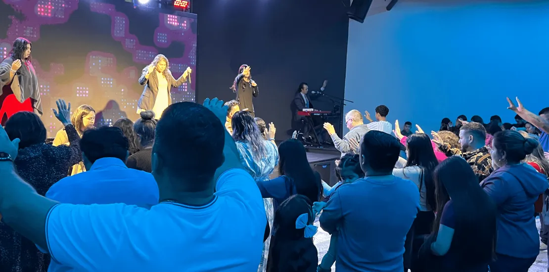 Iglesia Restaurando Naciones / Restoring Nations Church