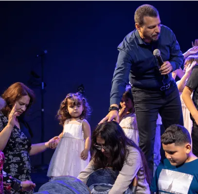 Iglesia Restaurando Naciones / Restoring Nations Church